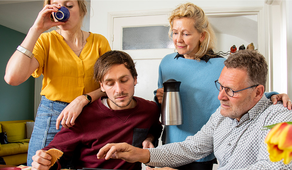 Hypotheek in 7 stappen - afbeelding gezin aan de koffie